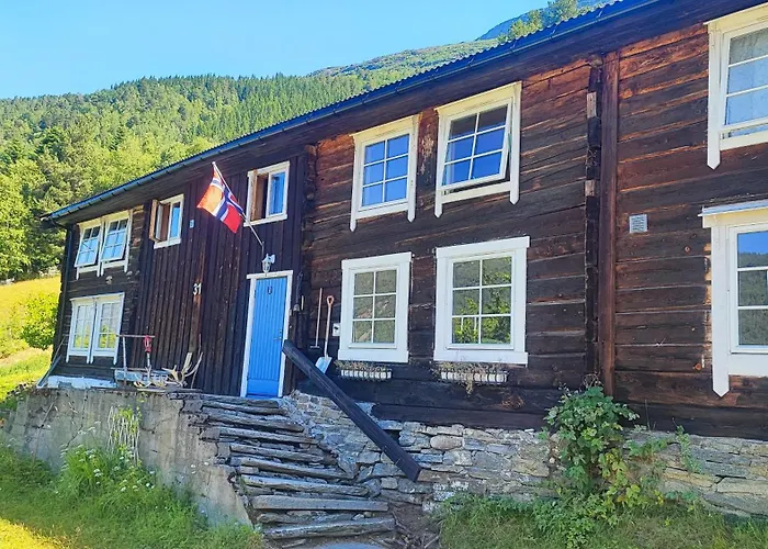 山林小屋 The Old Farm Lykkeslet
